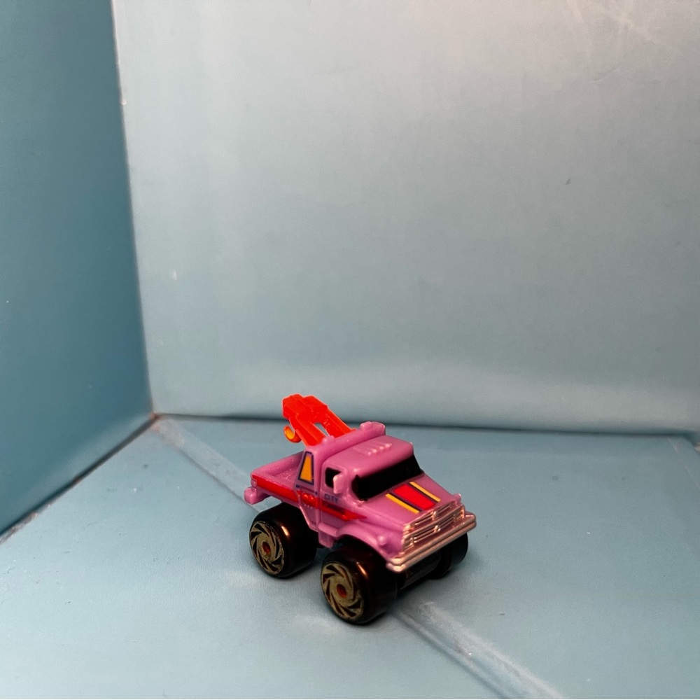 ⭐️ Road Champs Color Change - Mini Monster Wheels City Towing Tow Truck 1987